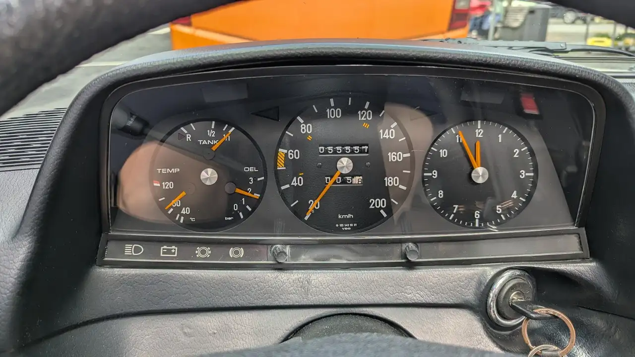 Mercedes-Benz 200 w123,original 57. tkm. ungescheißt, Oldimer, foto 8