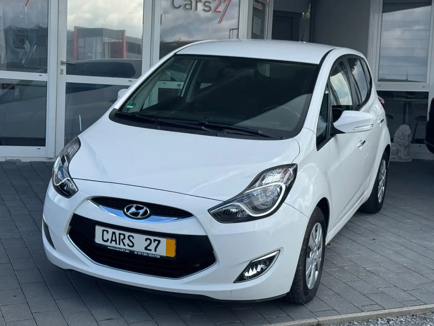 Hyundai iX20 1.6 Automatik PDC Klima Scheckheft AHK Weiß - 1