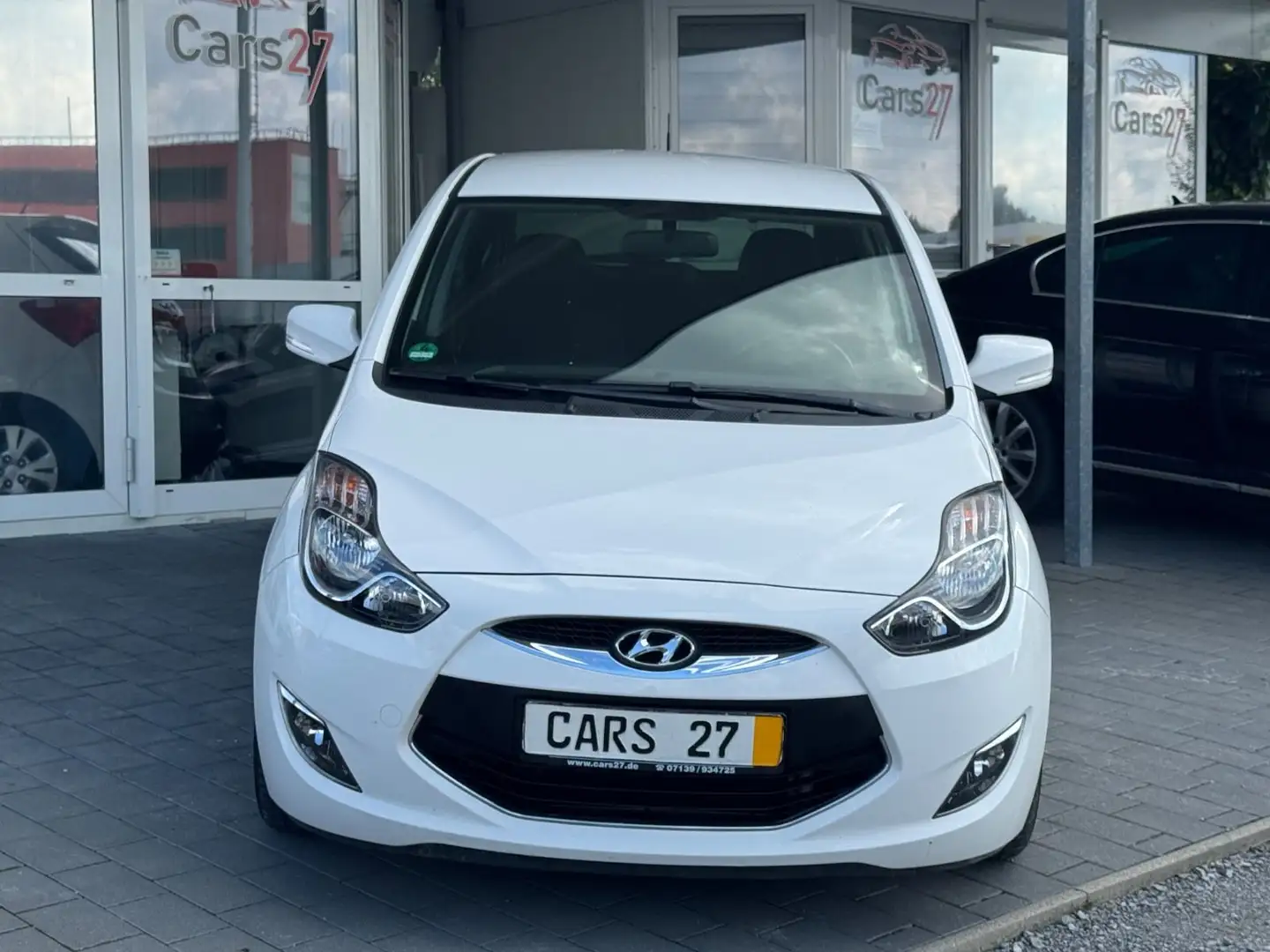 Hyundai iX20 1.6 Automatik PDC Klima Scheckheft AHK Weiß - 2