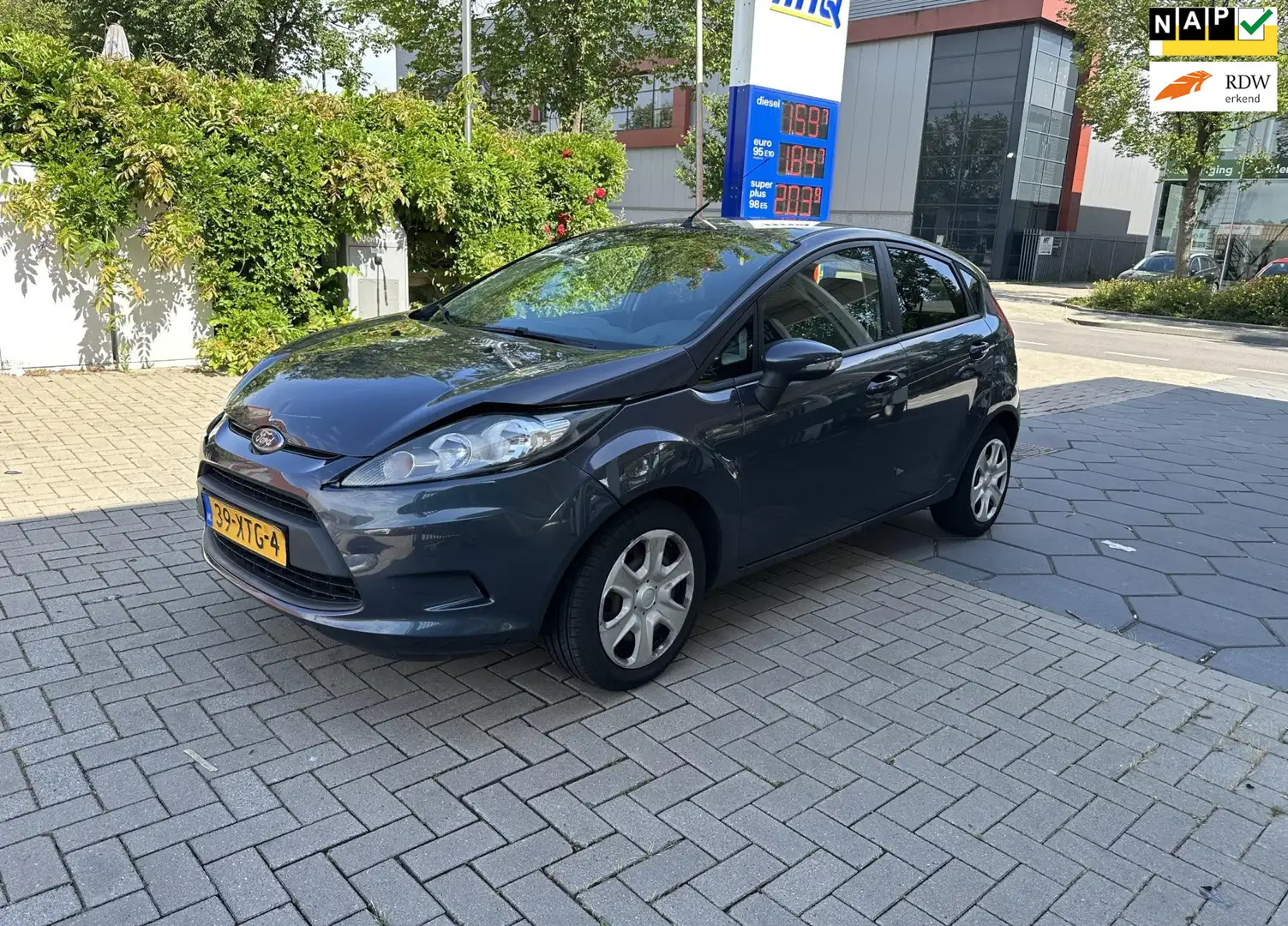 Ford Fiesta 1.25 Champion Grijs - 1