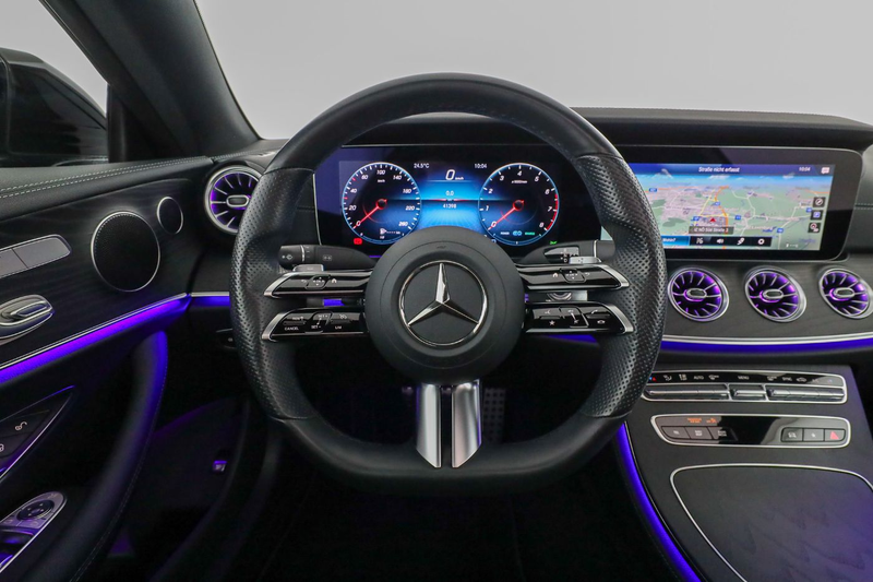 Mercedes-Benz E 200 4MATIC Coupé — photo 11