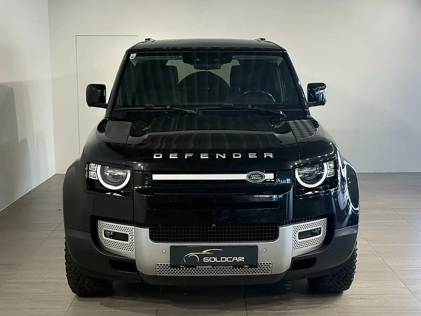 Land Rover Defender 110 D240 S Aut. Schwarz - 2
