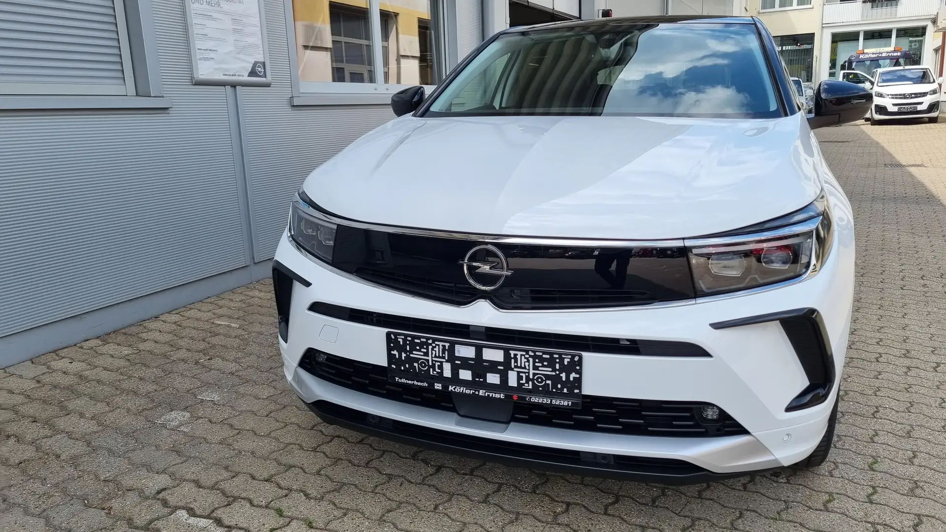 Opel Grandland 1,2 DI Turbo Business Elegance Start/Stop Aut. Weiß - 2