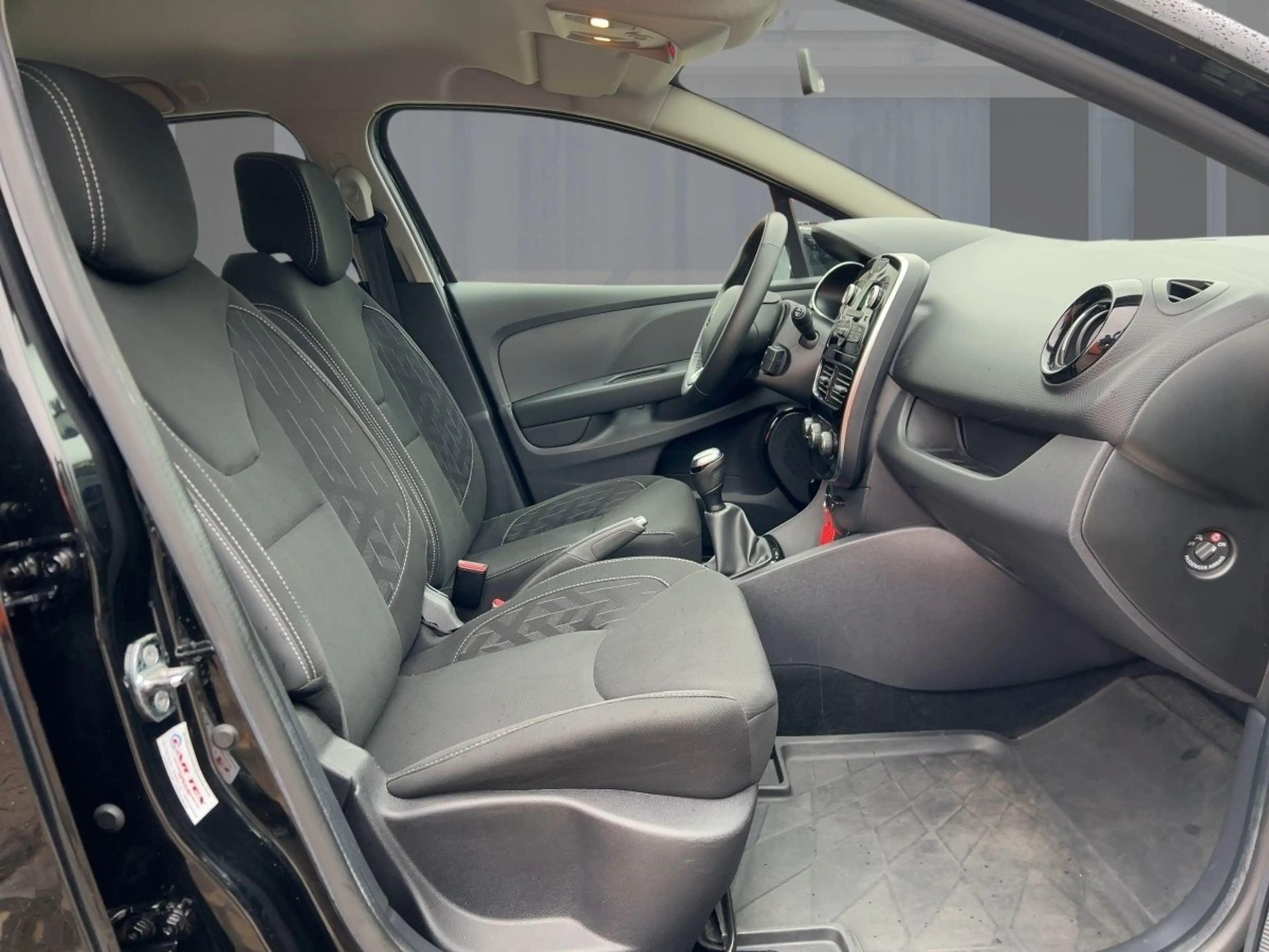 Renault Clio Grandtour LIMITED TCe 90 KLIMA BT ABS ESP ZV — photo 8