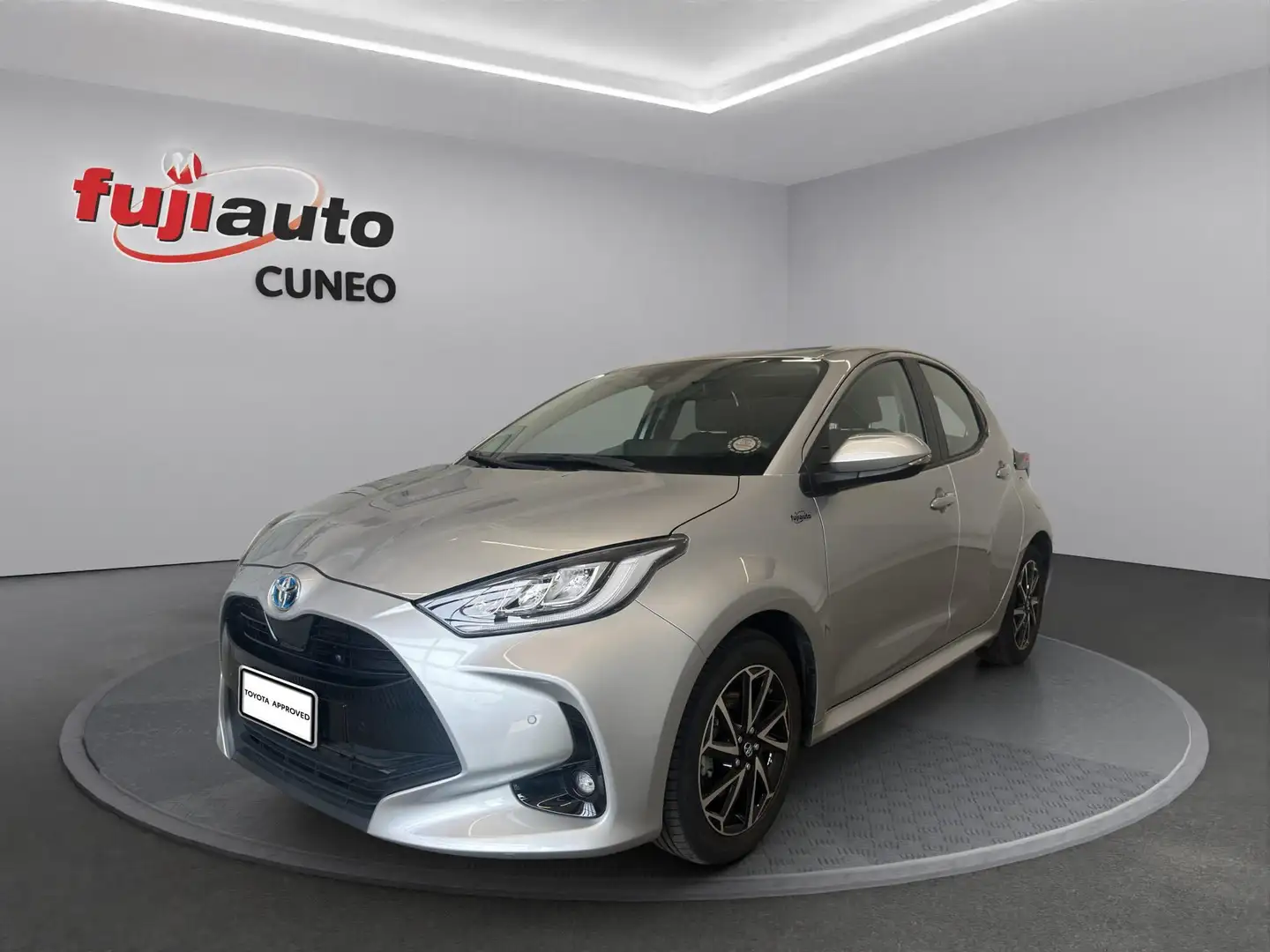 Toyota Yaris Yaris 1.5h Trend Plateado - 1