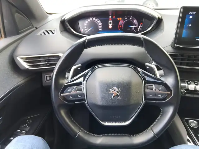 Peugeot 5008 view 5