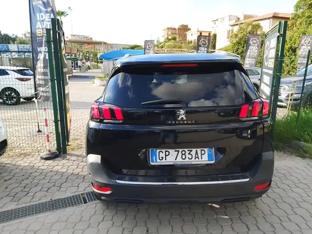 Peugeot 5008 view 4