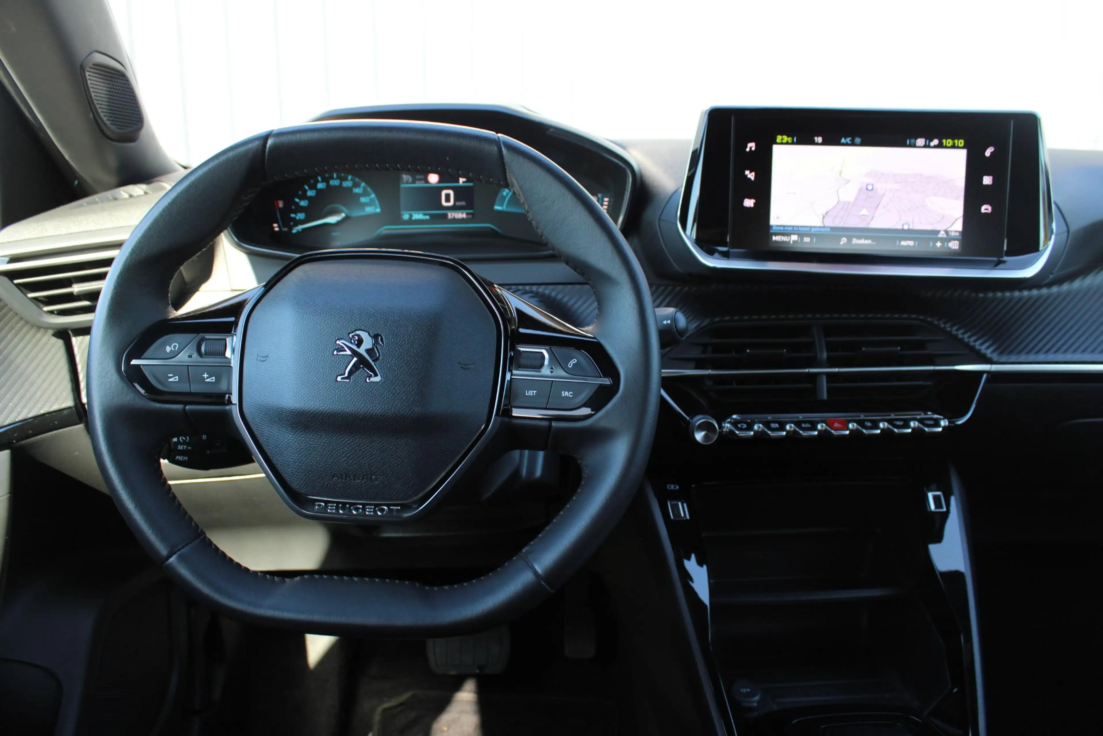 Peugeot e-2008 EV Style 50 kWh SOH 97,3 % | Cruise Control | Appl — photo 11