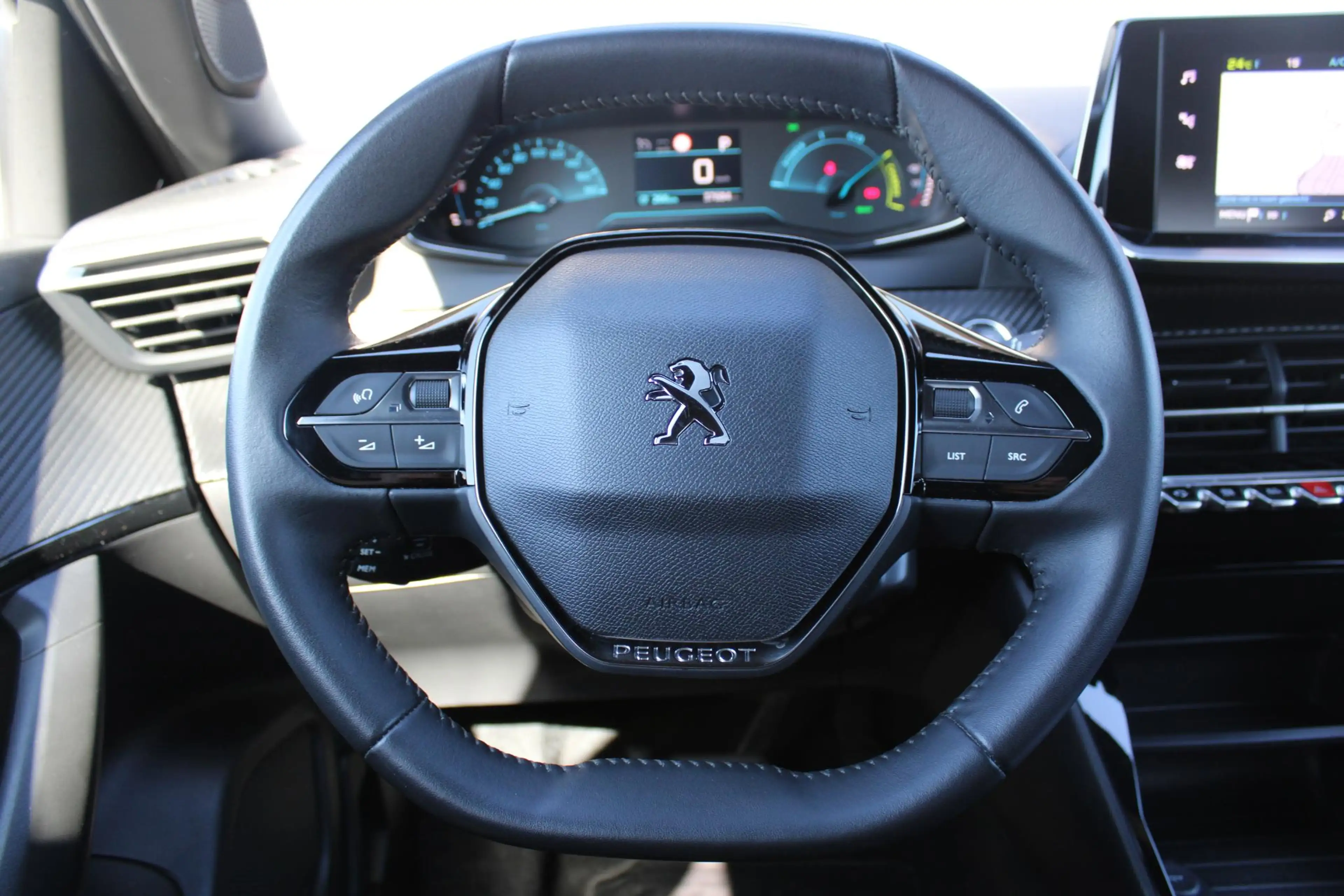 Peugeot e-2008 EV Style 50 kWh SOH 97,3 % | Cruise Control | Appl — photo 12