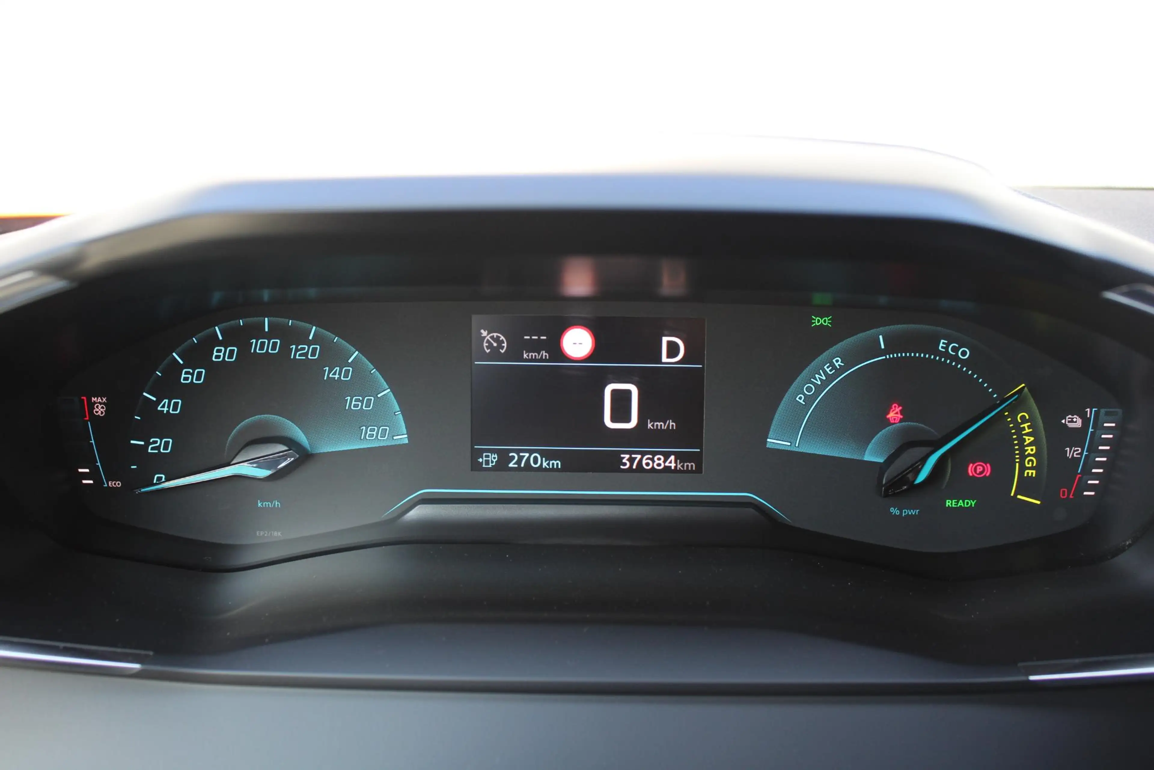 Peugeot e-2008 EV Style 50 kWh SOH 97,3 % | Cruise Control | Appl — photo 3