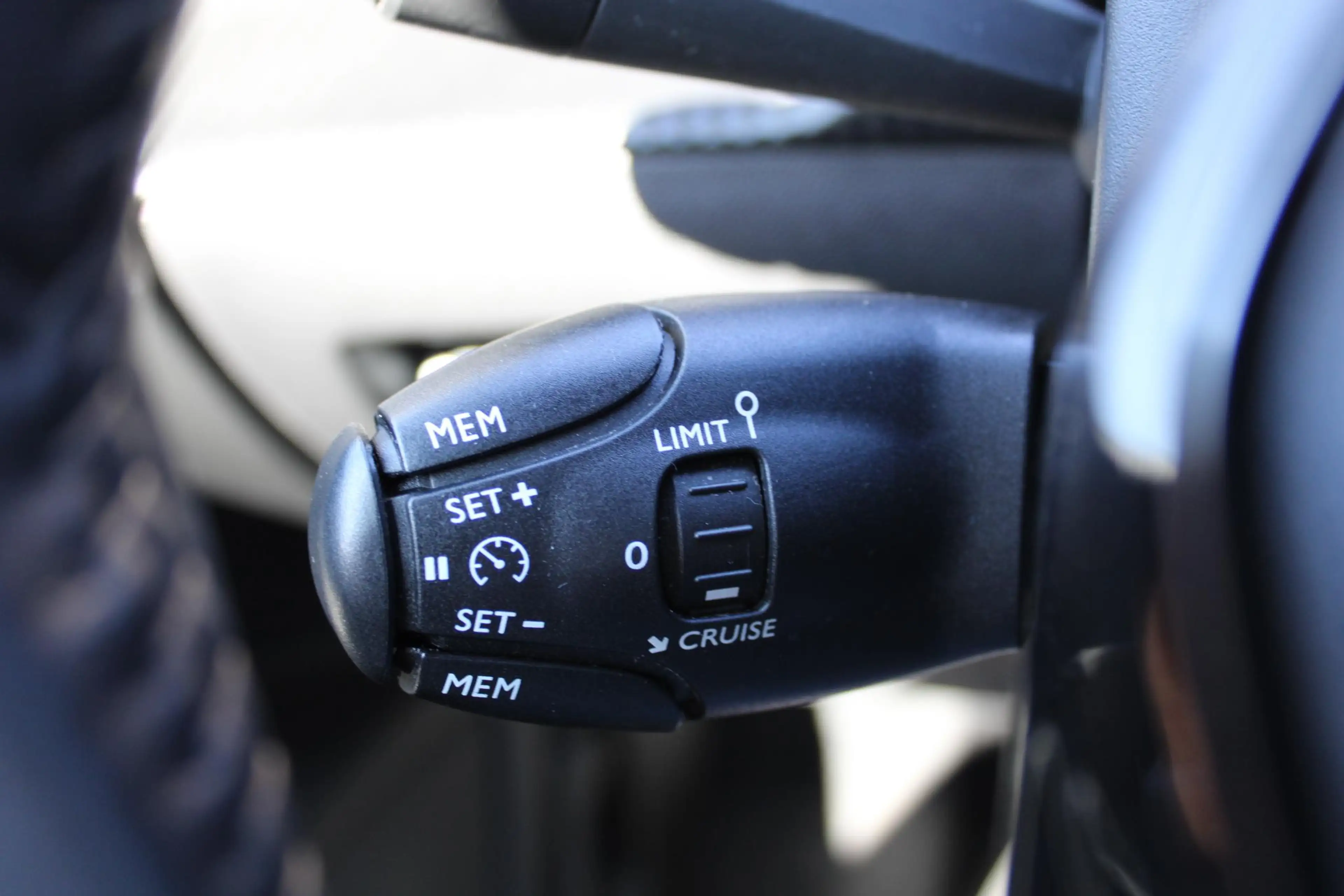 Peugeot e-2008 EV Style 50 kWh SOH 97,3 % | Cruise Control | Appl — photo 13