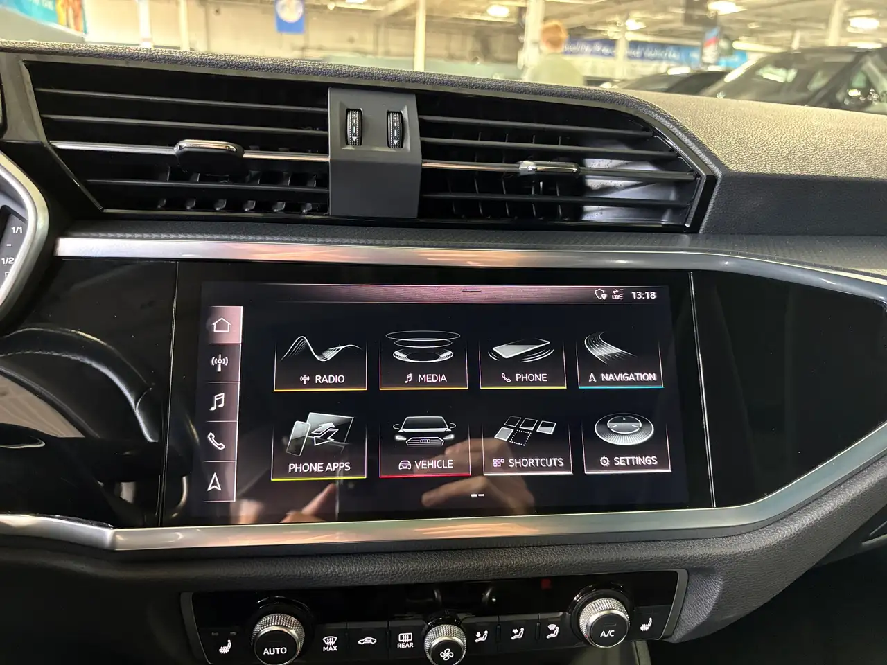 Audi Q3 снимка Audi Q3