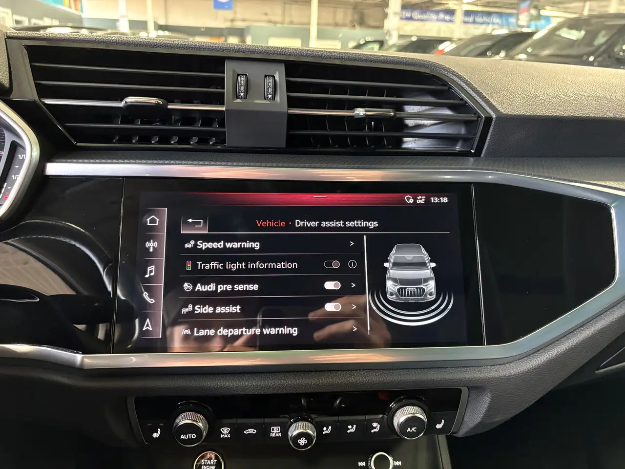 Audi Q3 снимка Audi Q3