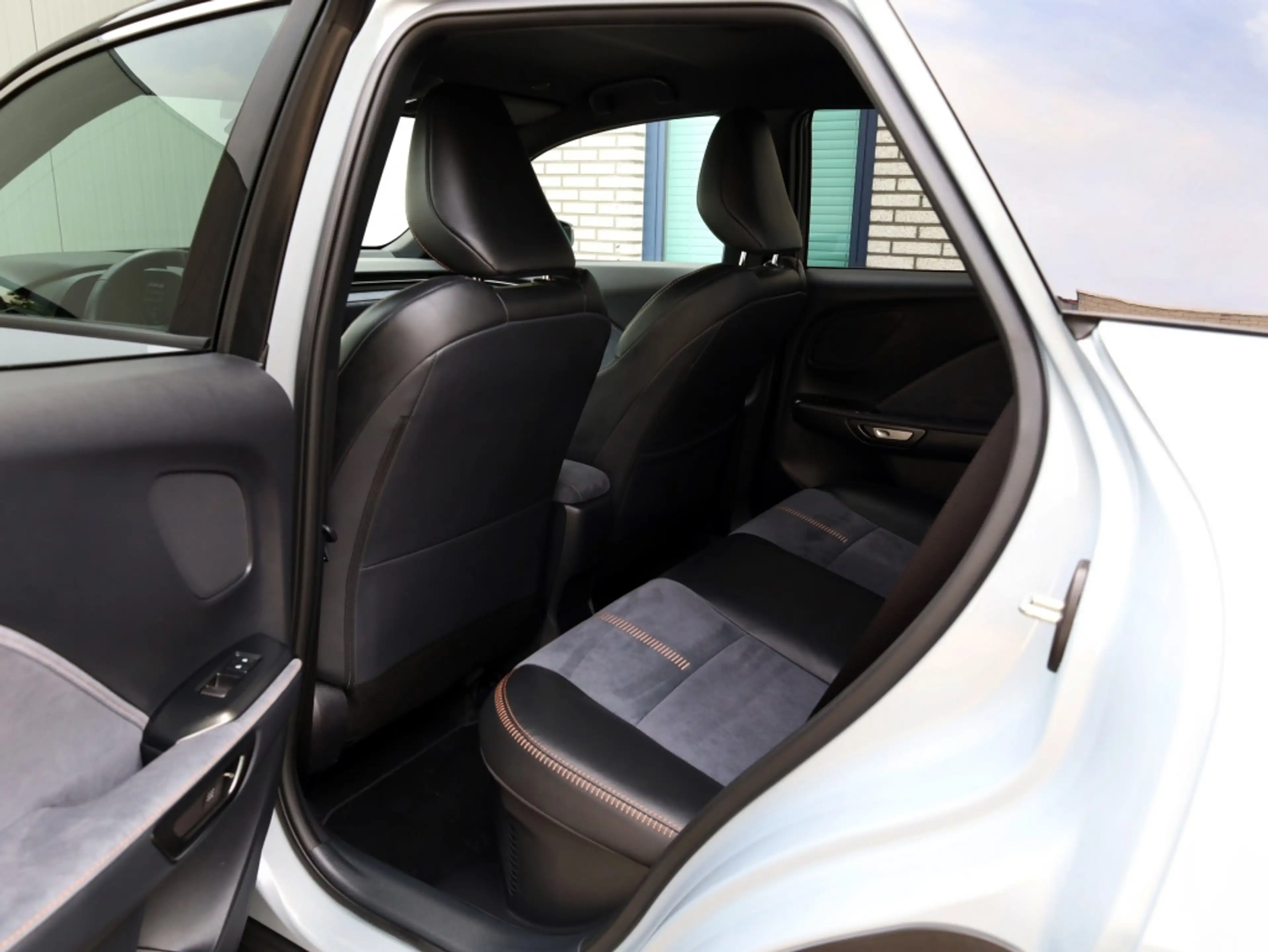 Lexus LBX 1.5 Cool 2WD | Carplay | Memory Seat | Leder/Suede — photo 13