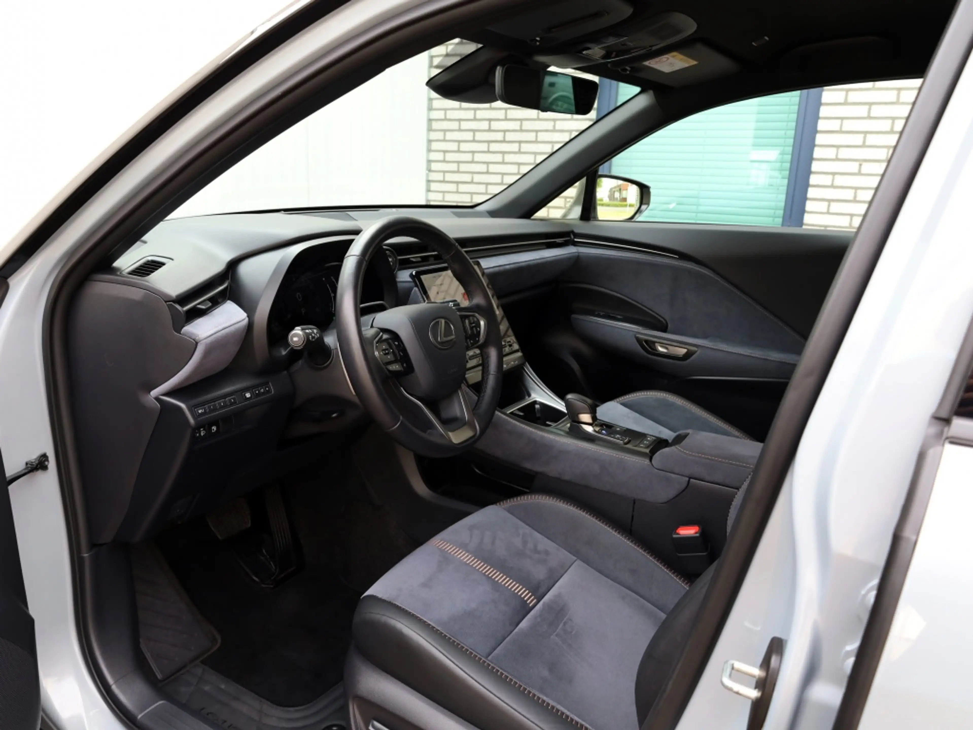 Lexus LBX 1.5 Cool 2WD | Carplay | Memory Seat | Leder/Suede — photo 3