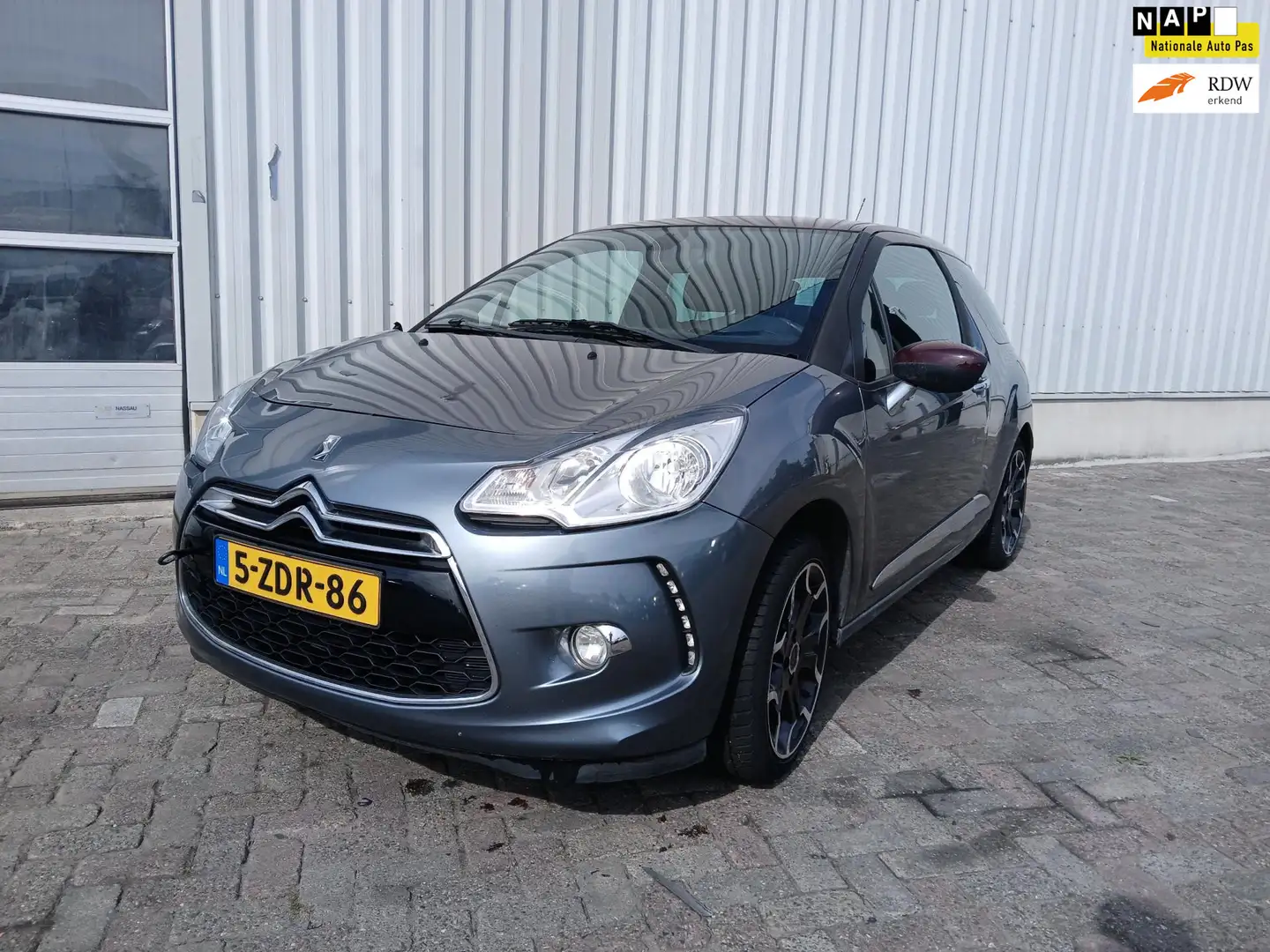 Citroen DS3 1.6 THP Sport Chic MOTOR DEFECT!!! Grijs - 1