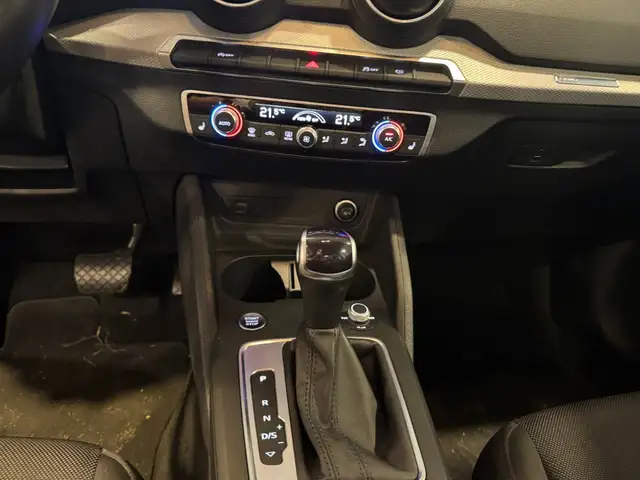 Audi Q2 view 10