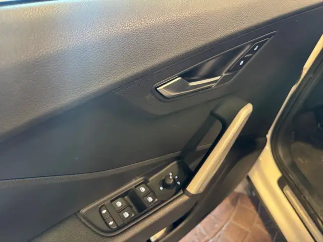 Audi Q2 view 9