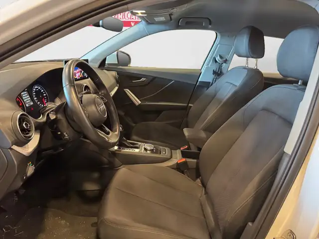 Audi Q2 view 8
