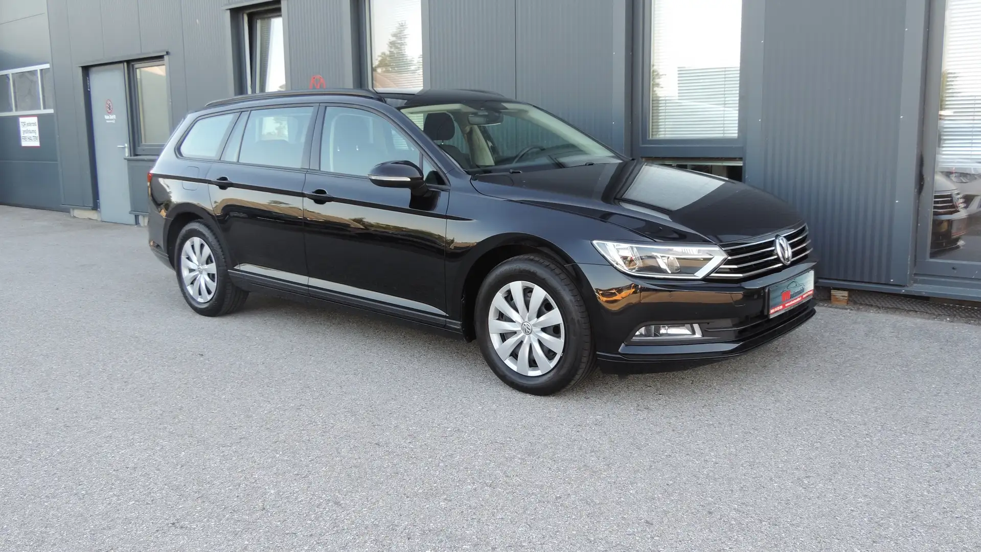 Volkswagen Passat Variant 2,0 TDI SCR / AHV / MFL / SH / 1.Besitz / Schwarz - 1