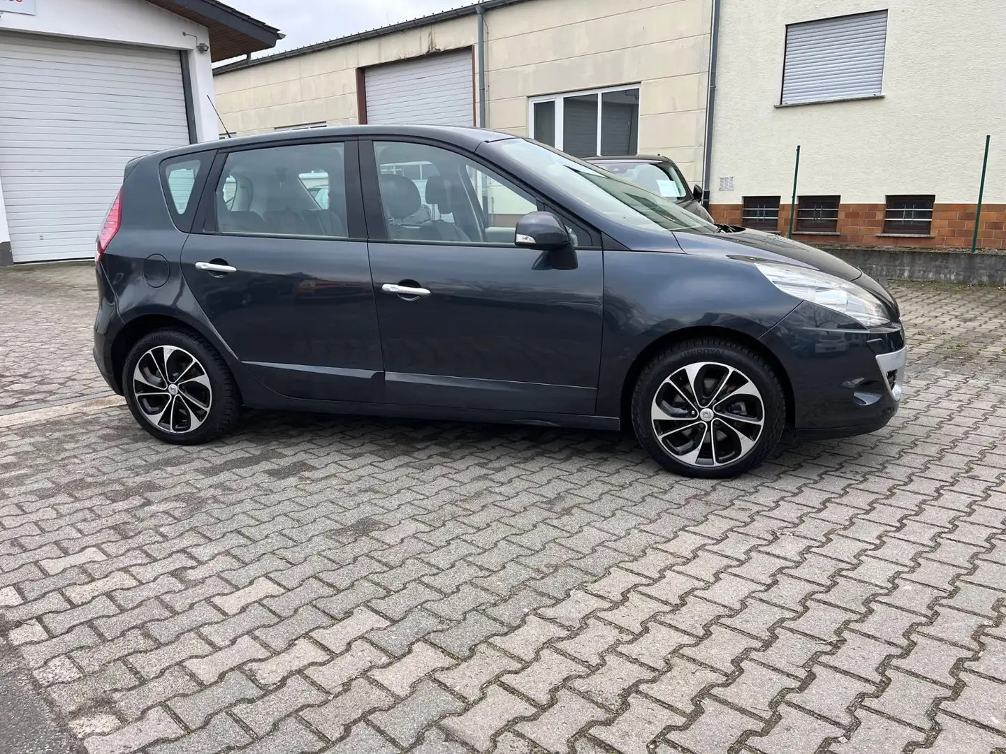 Renault Scenic III Authentique-AUTOMATIK-NAVIGATION-LEDE Grau - 2