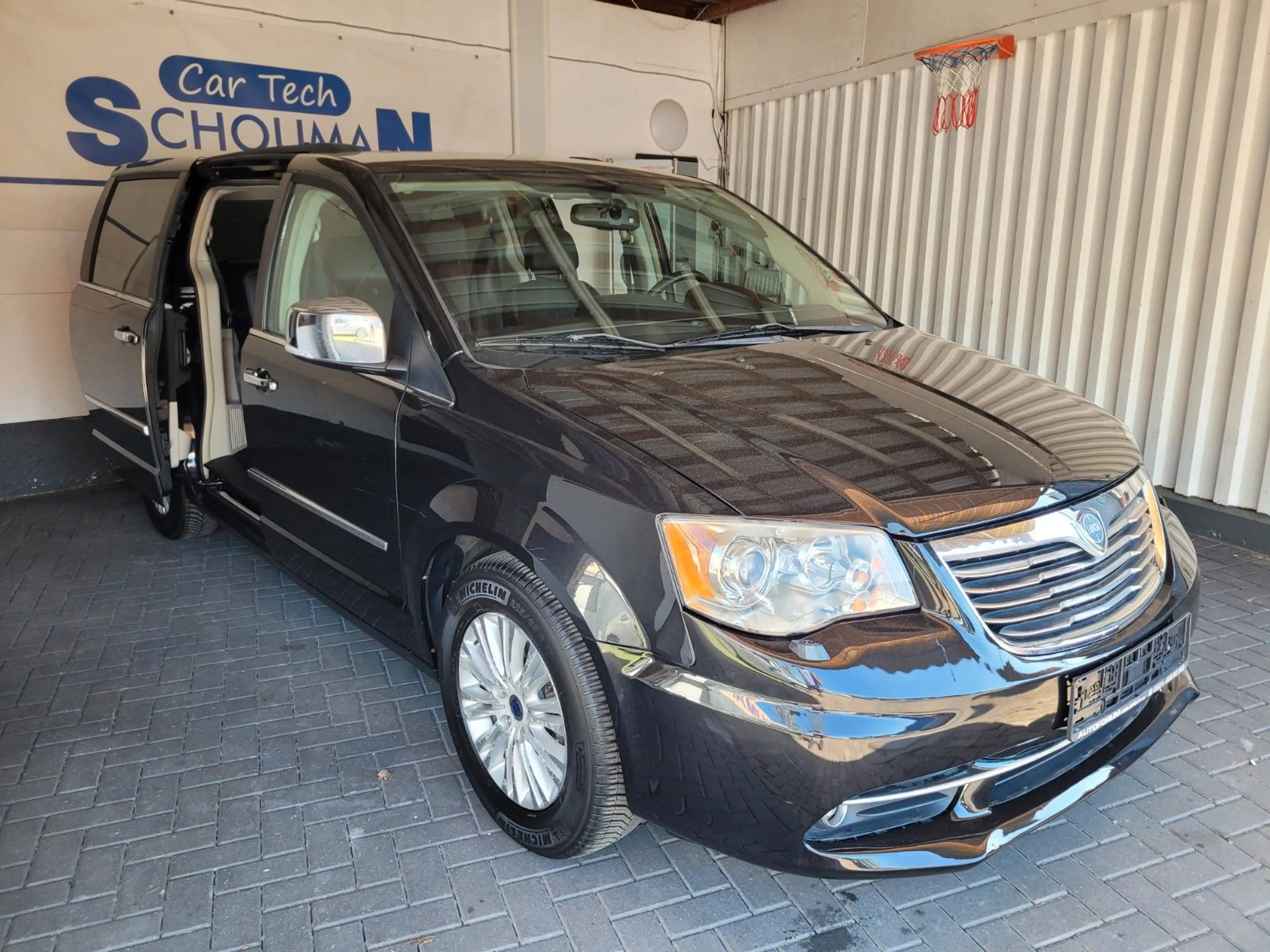 Lancia Voyager Gold*XENON*LEDER*NAVI*EL.SCHIEBTÜREN — photo 4