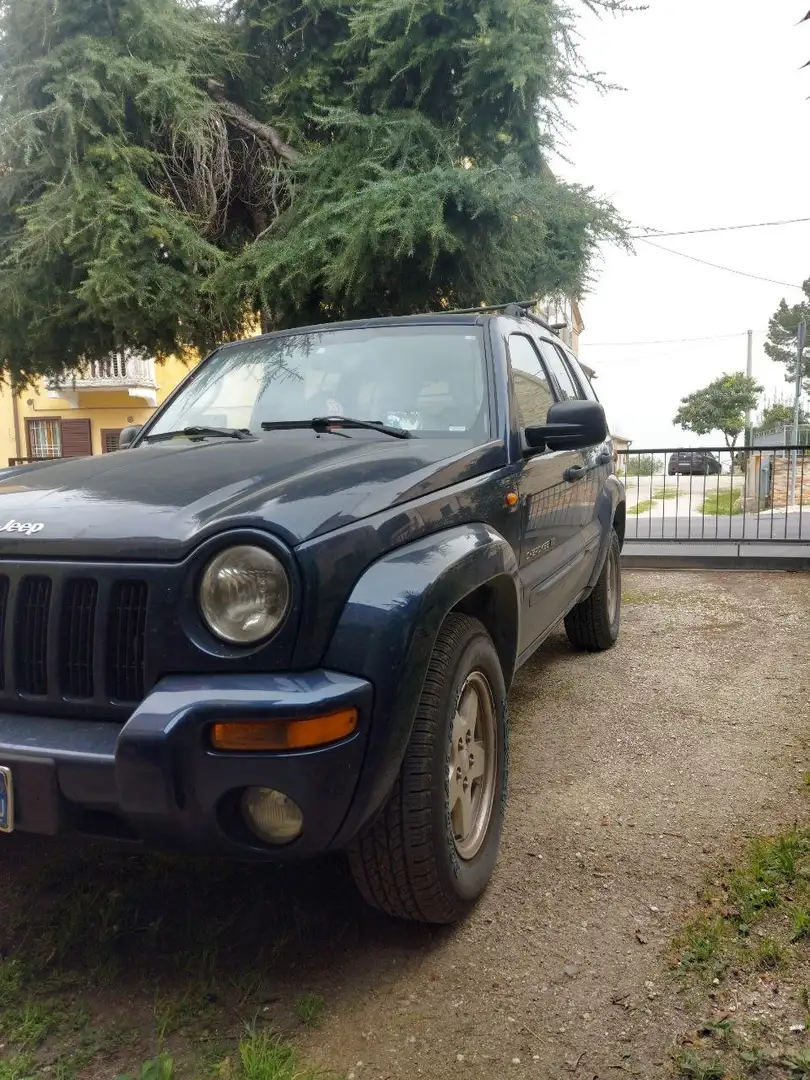 Jeep Cherokee Cherokee III 2002 2.8 crd Limited auto Синій - 2