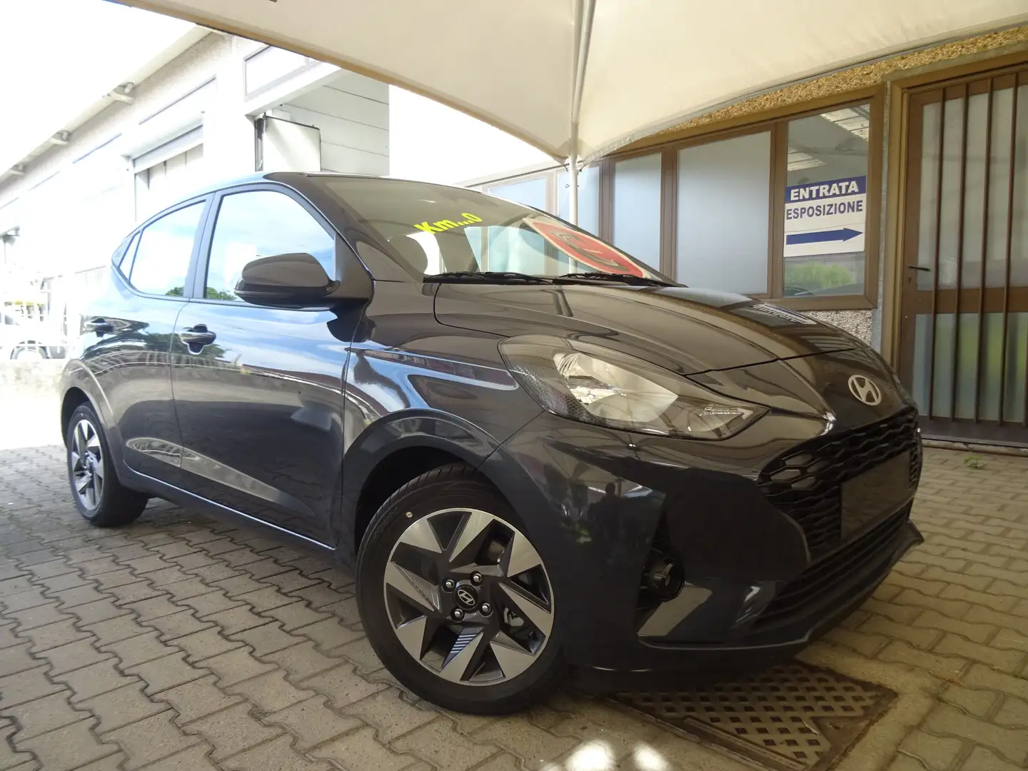 Hyundai i10 1.0 MPI 63 CV CONNECTLINE KM0 Gris - 1