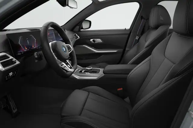 BMW 3 Series view 5