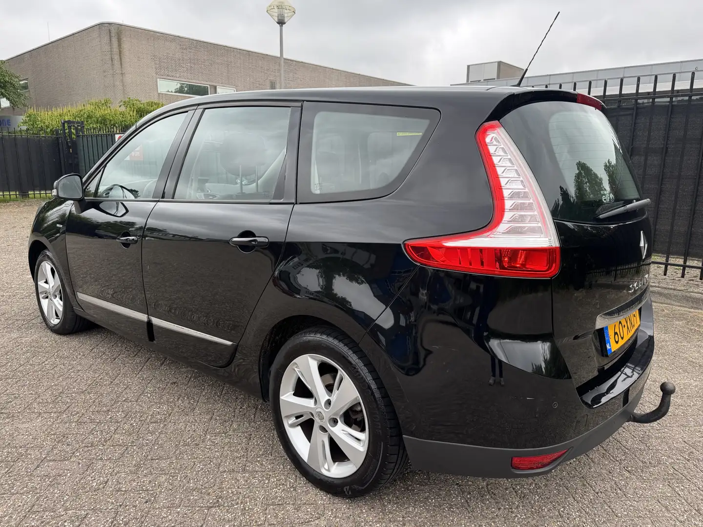 Renault Grand Scenic 2.0 Autom/Tiptr Bose 7 Pers LED/Halfleer/Navi/Clim Zwart - 2