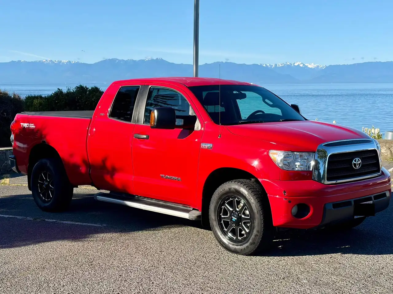 Toyota Tundra снимка Toyota Tundra
