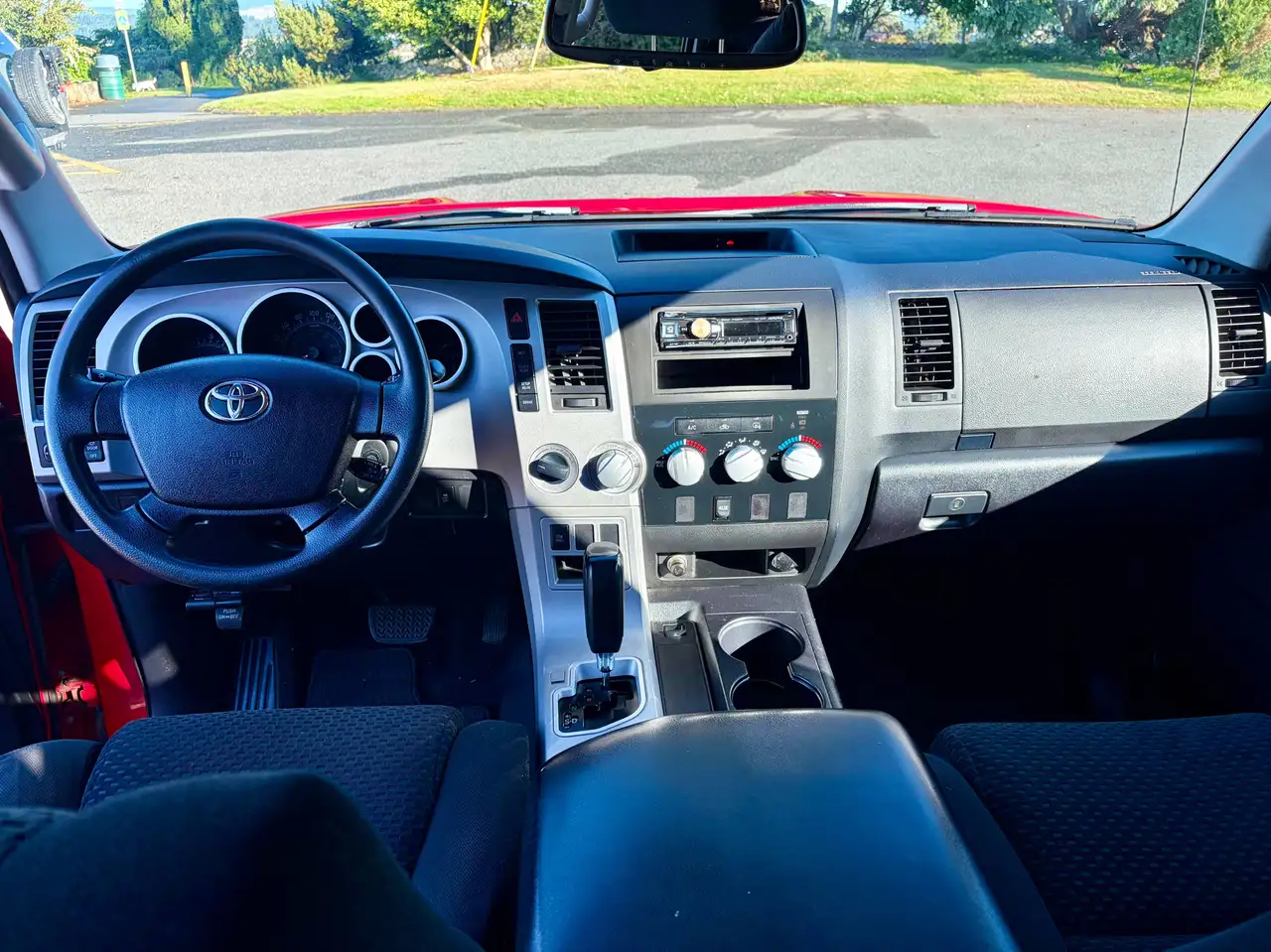 Toyota Tundra снимка Toyota Tundra