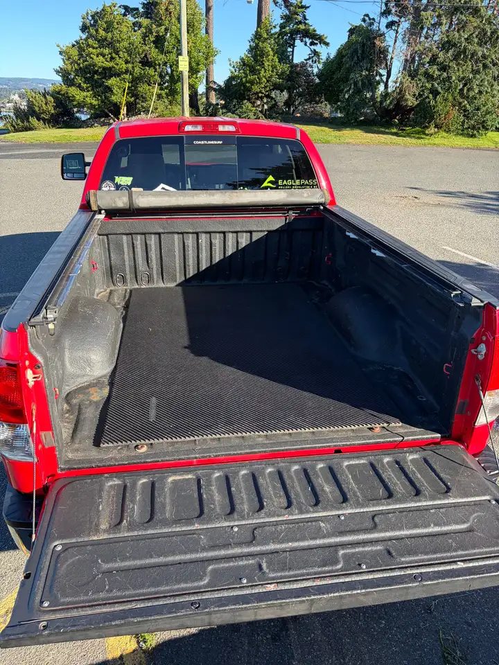 Toyota Tundra снимка Toyota Tundra