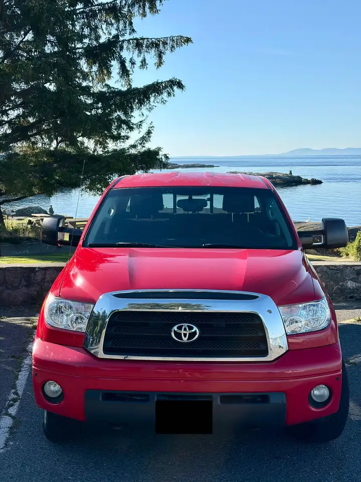 Toyota Tundra снимка Toyota Tundra