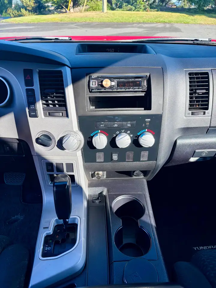 Toyota Tundra снимка Toyota Tundra