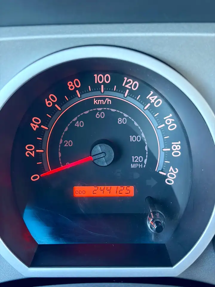 Toyota Tundra снимка Toyota Tundra
