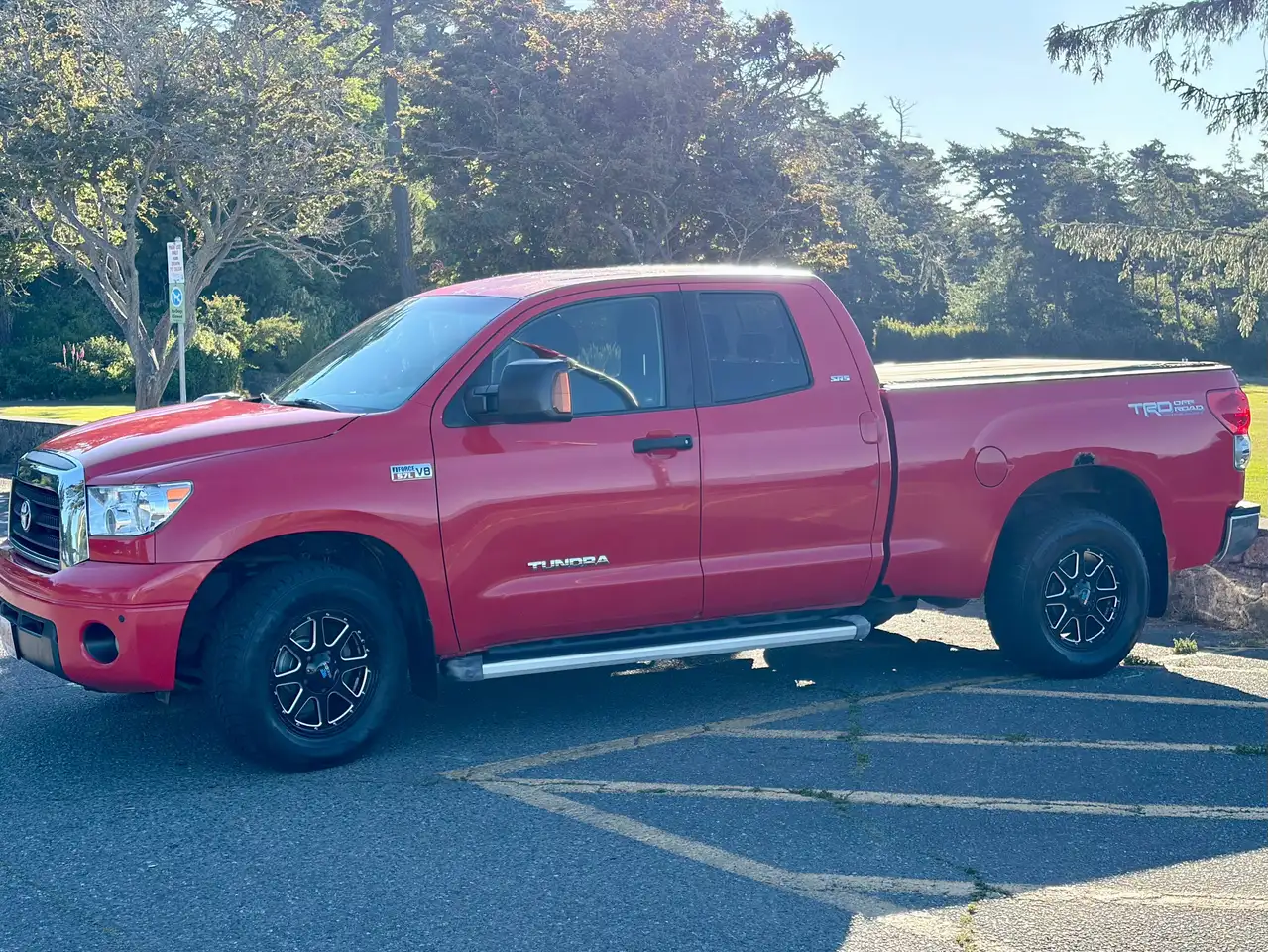 Toyota Tundra снимка Toyota Tundra