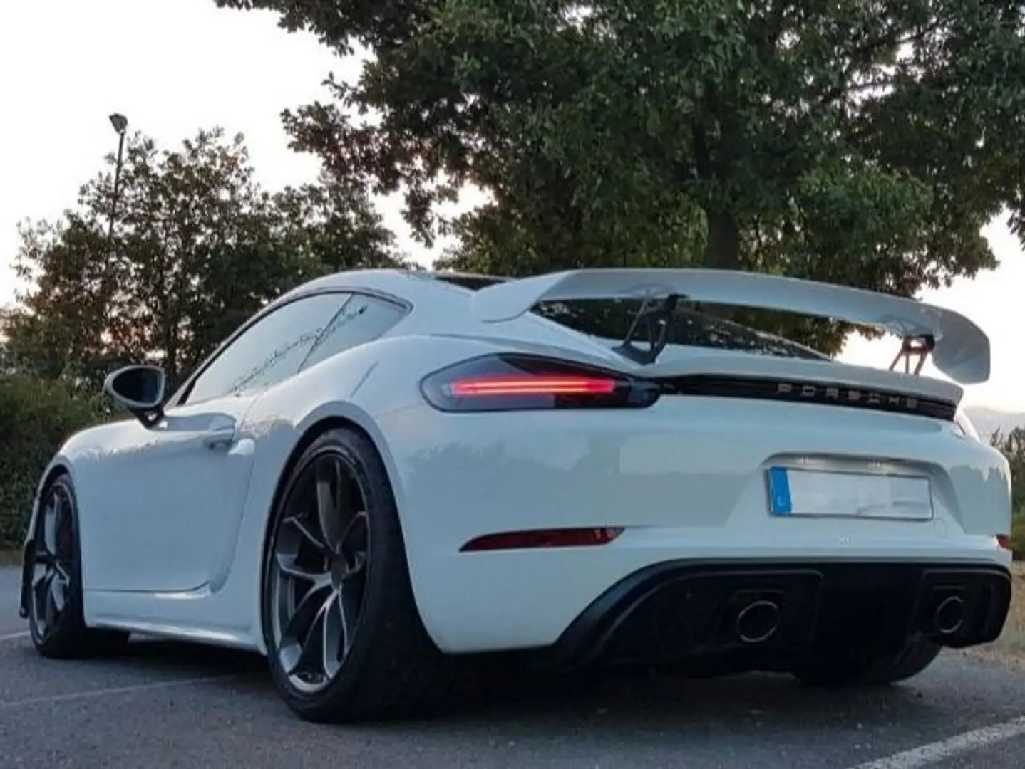 Porsche 718 Cayman GT4 Blanco - 2