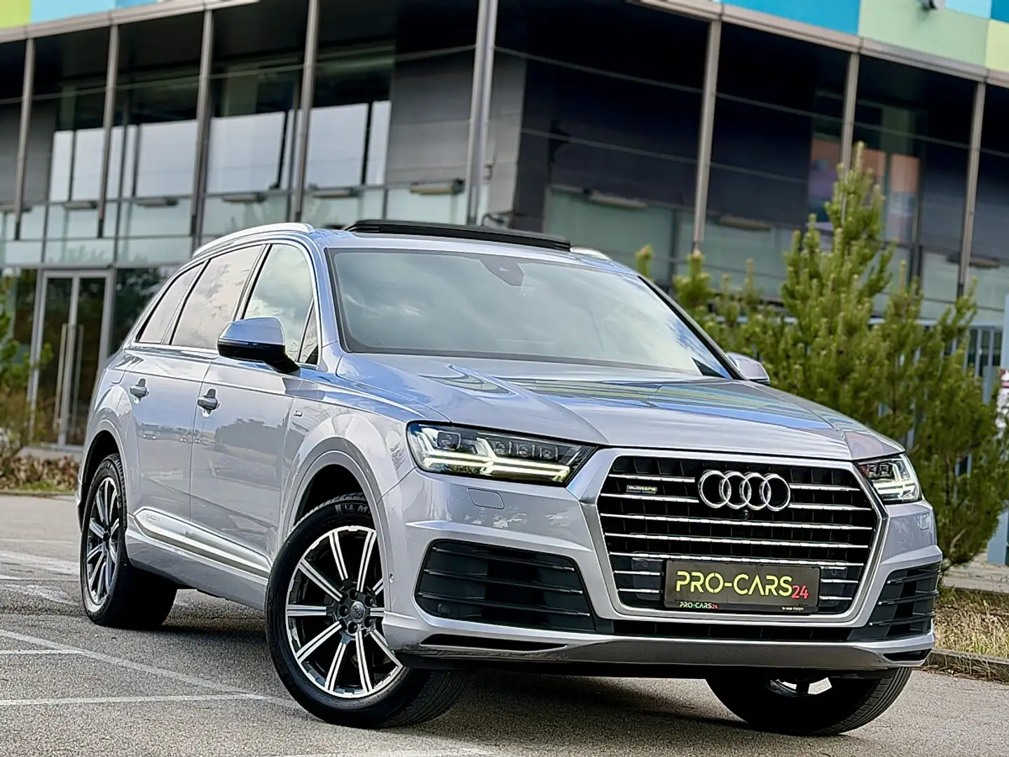 Audi Q7 3,0 TDI // S-Line // PANORAMA // BOSE // GARANTIE Silber - 1