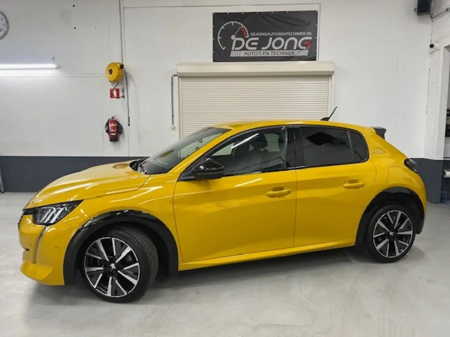 Peugeot 208 1.2 PURETECH GT-LINE, 360 camera, Automaat, Adapt. Geel - 2