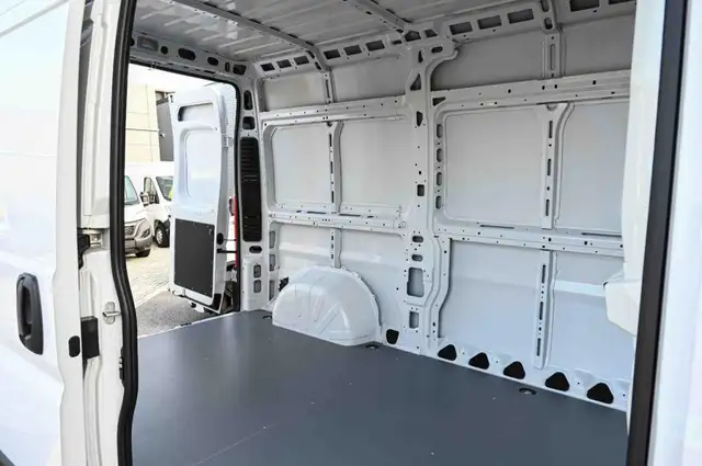 Fiat Ducato view 8
