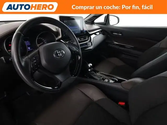 Toyota C-HR view 12