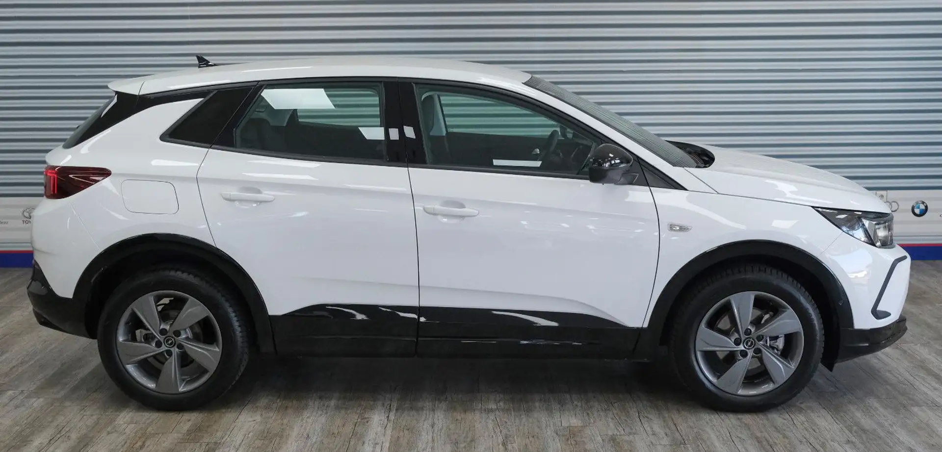Opel Grandland X Grandland 1.2 GS *NAVI/LED/SHZ/PARK&GO/AHK* Wit - 2
