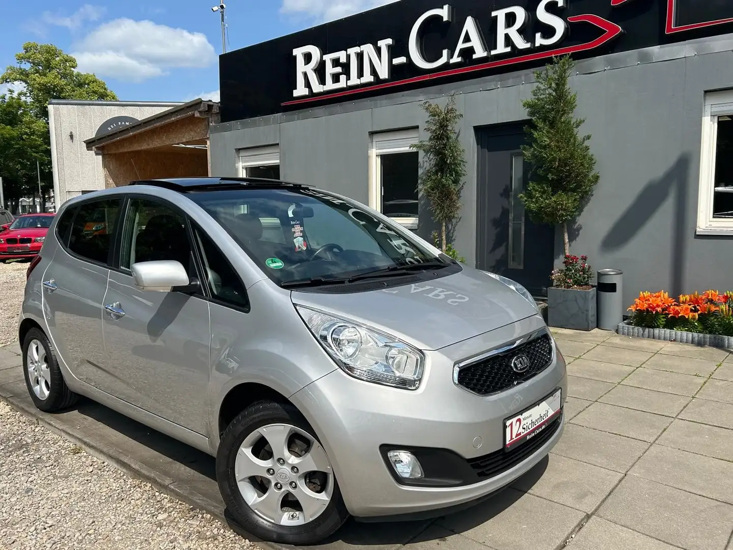 Kia Venga Dream Team 1.6/PANO/KEYLESS/SHZ/AHK/ Plateado - 1