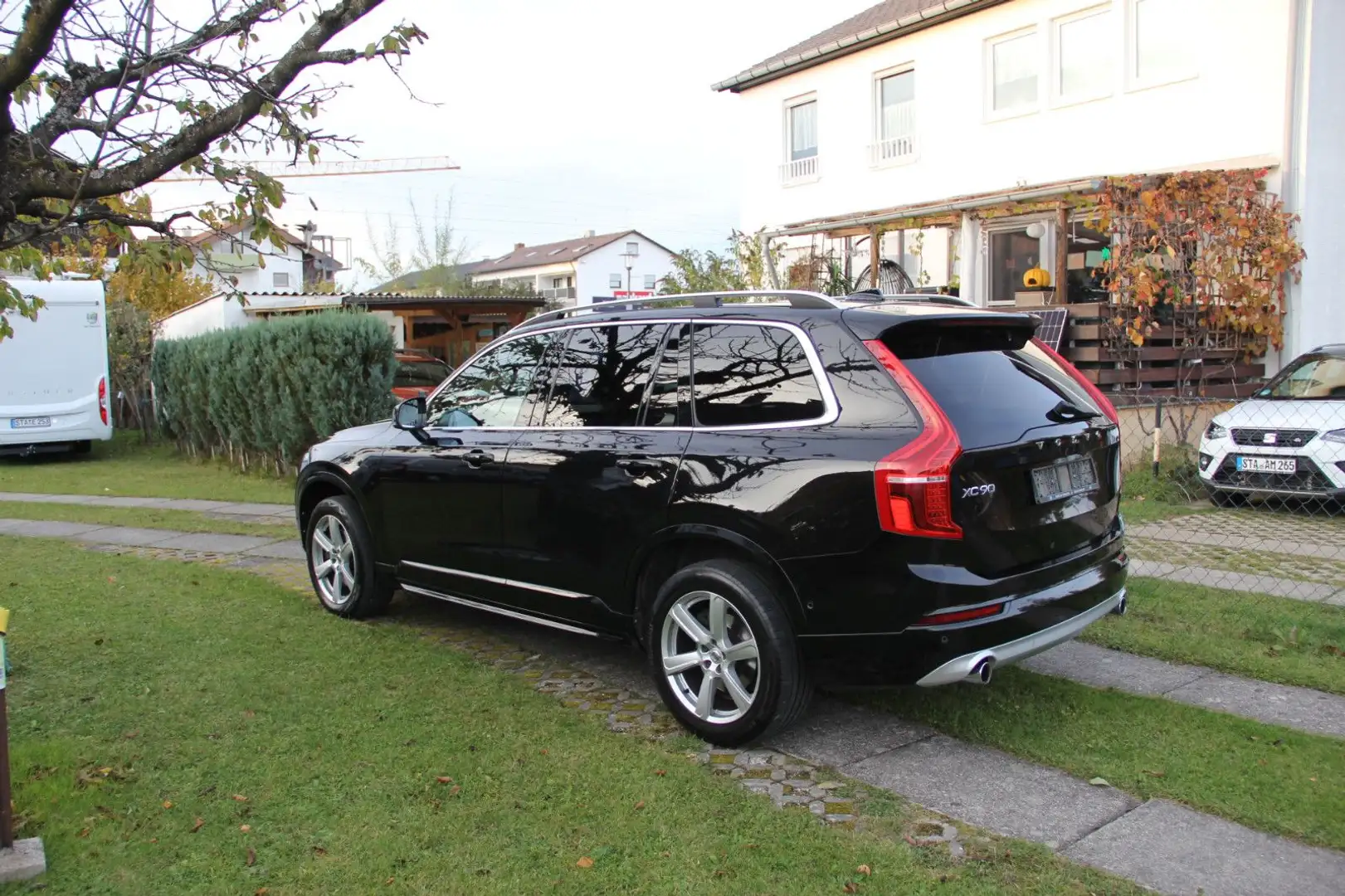 Volvo XC90 XC90 Momentum AWD LED Leder AHK CAM SD Schwarz - 1