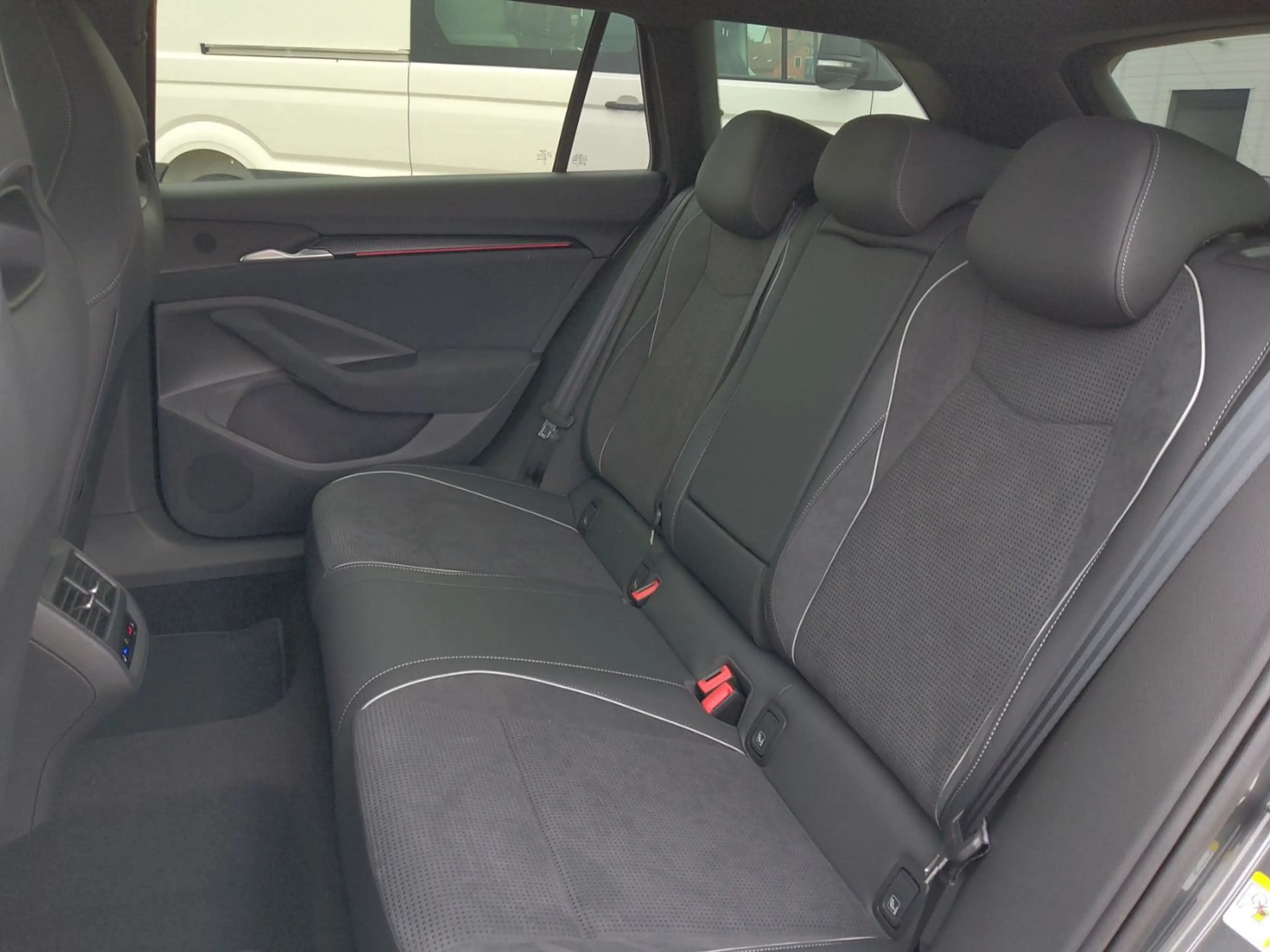 Skoda Superb Combi Sportline 2.0 TDI DSG UPE 57310.- AHK Navi M — photo 12