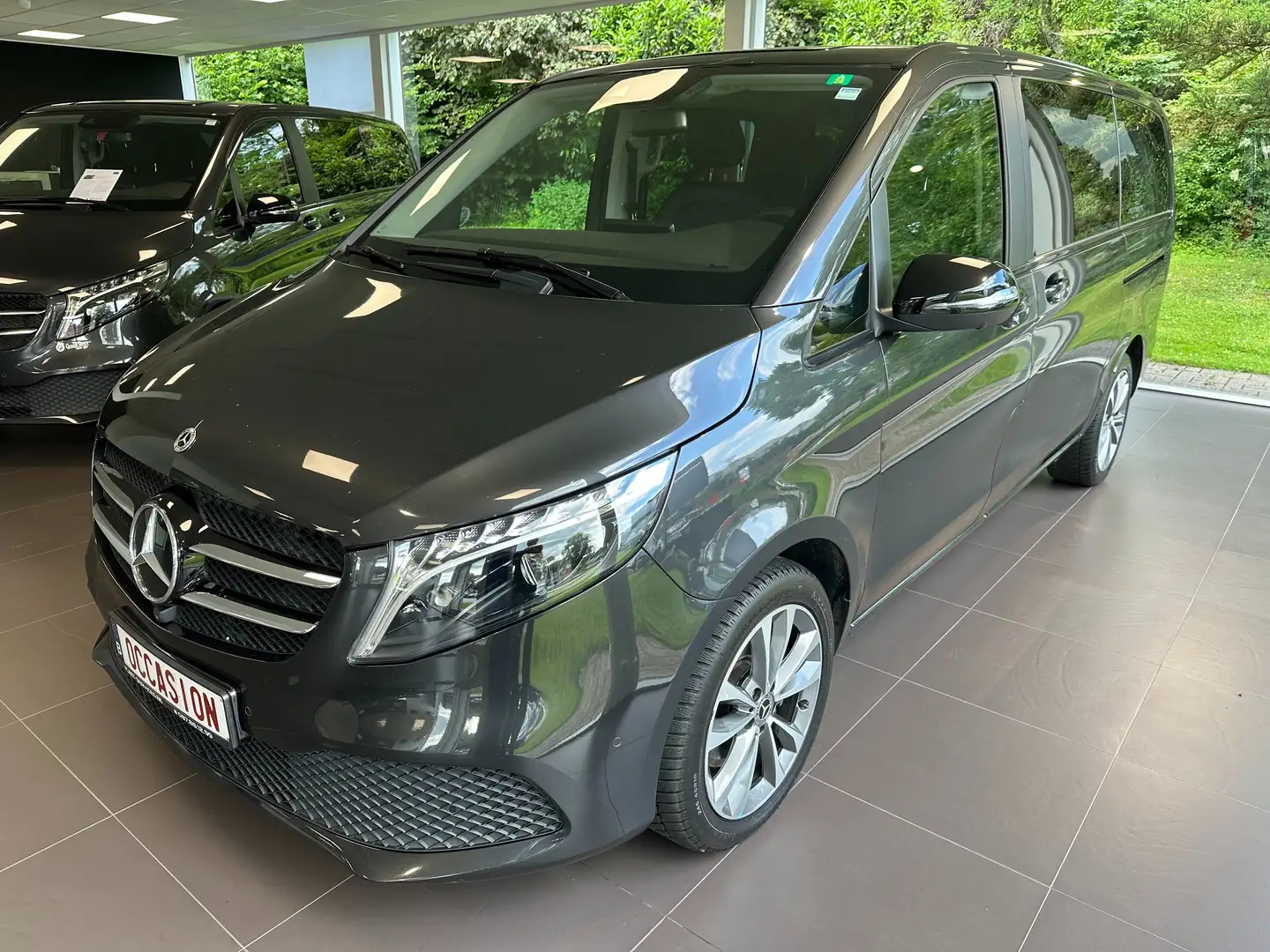 Mercedes-Benz V 300 d L2 Avantgarde Grijs - 1