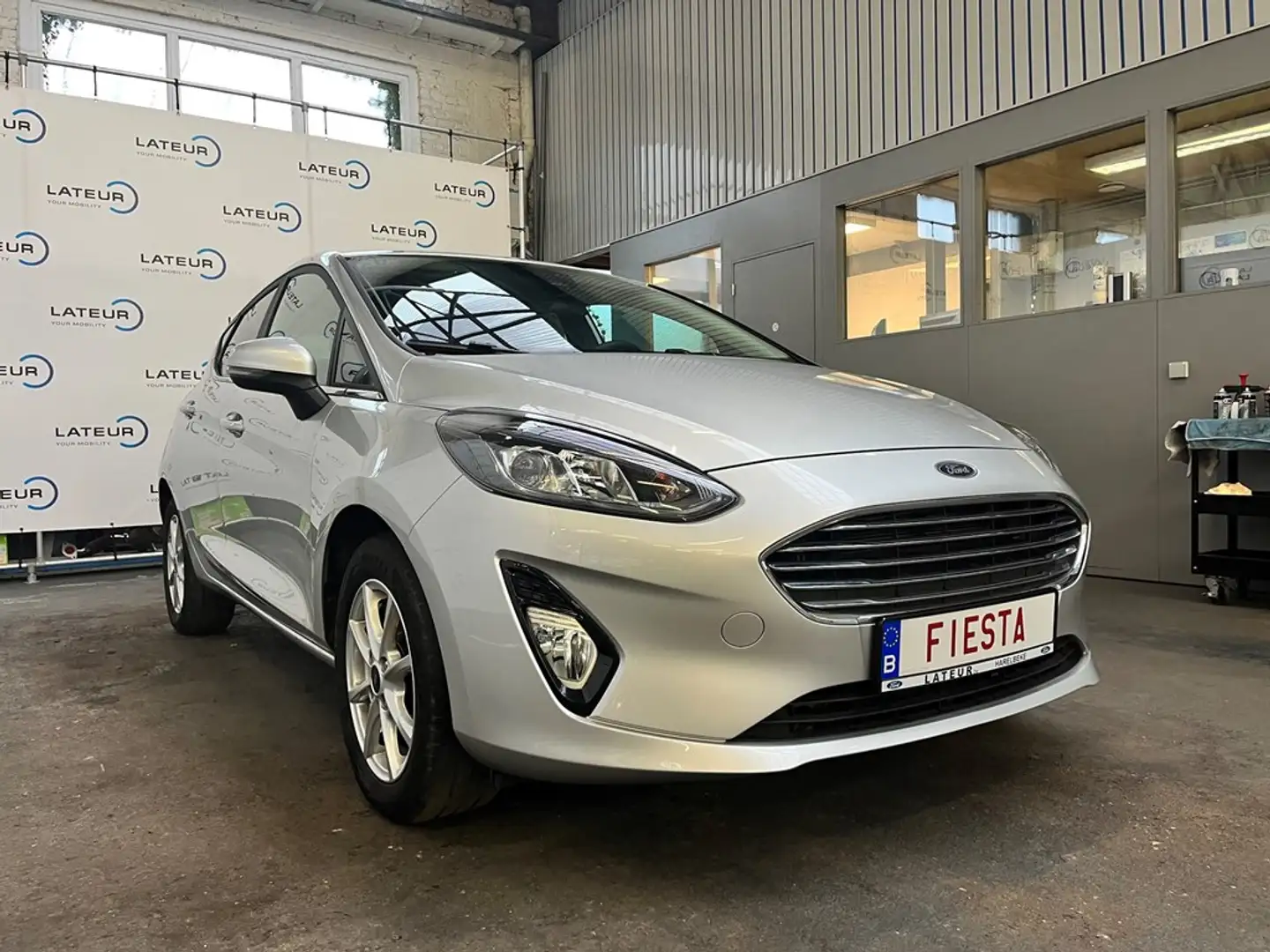 Ford Fiesta Titanium 5d 1.0i Ecoboost 100pk M6 Zilver - 2