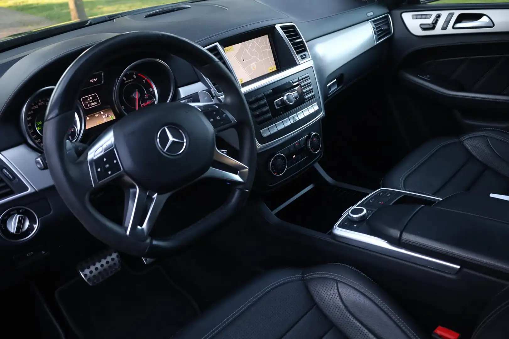 Mercedes-Benz ML 63 AMG M-klasse Performance Pack 557PK Aut. | Black Optie Fekete - 2