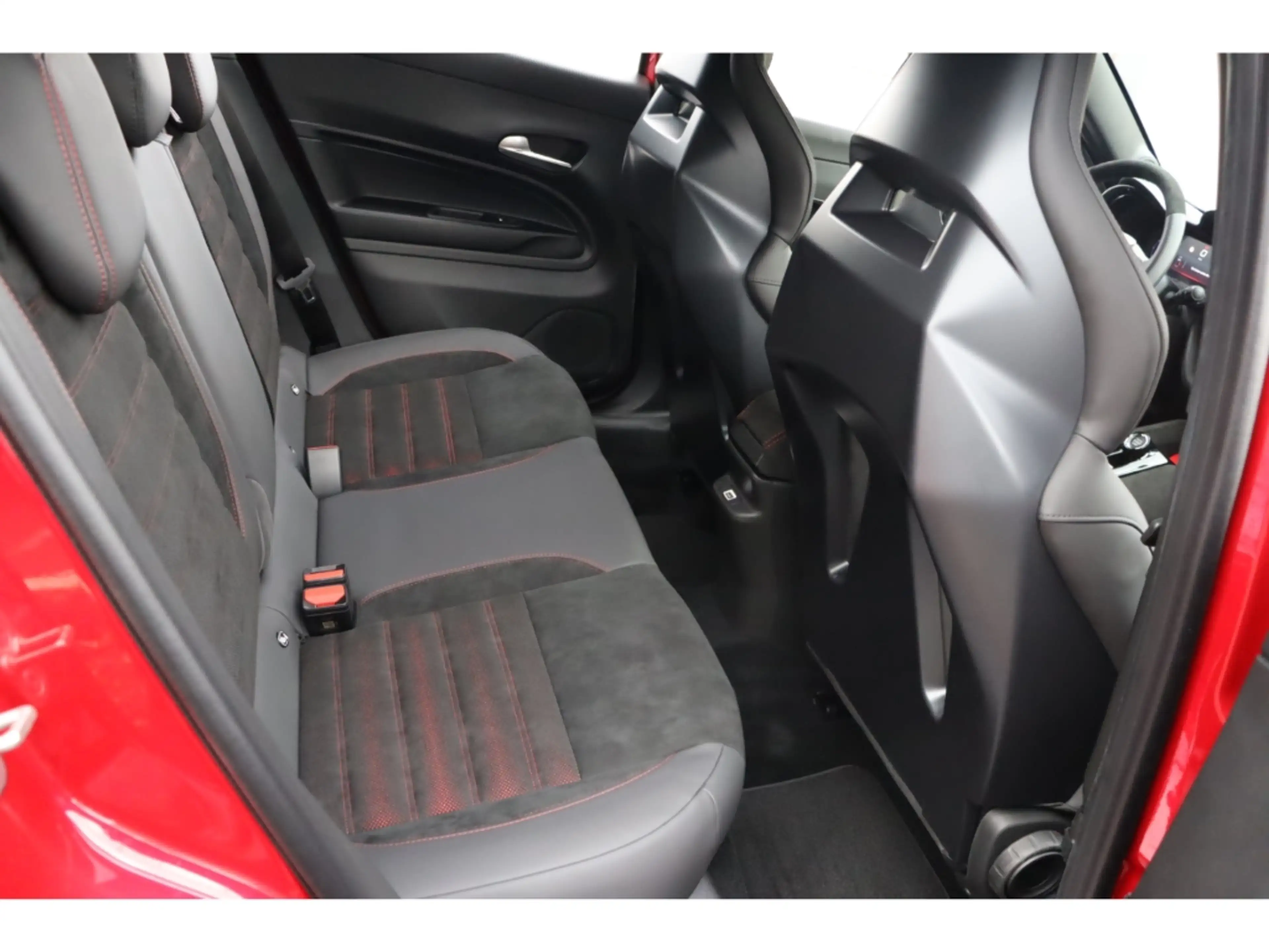 Alfa Romeo Junior IBRIDA Q4 1.2 VGT 145PS DCT6 SPORT SABELT — photo 15